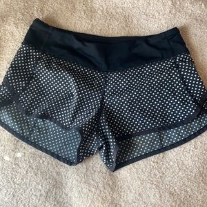 Lululemon black picks dot shorts